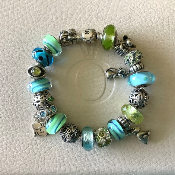 Pandora bracelet with 21 charms - Picture 1 of 2